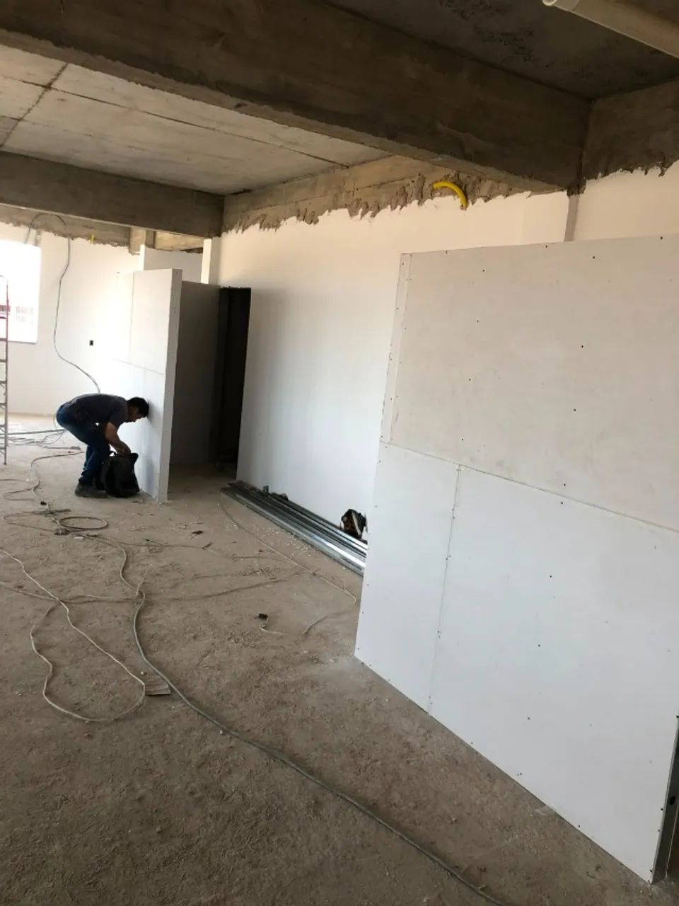 FAZEMOS INSTALAÇÃO DE DRYWALL, FORRO PVC, FORRO MODULAR E PISO CIMENTÍCIO - Foto 4
