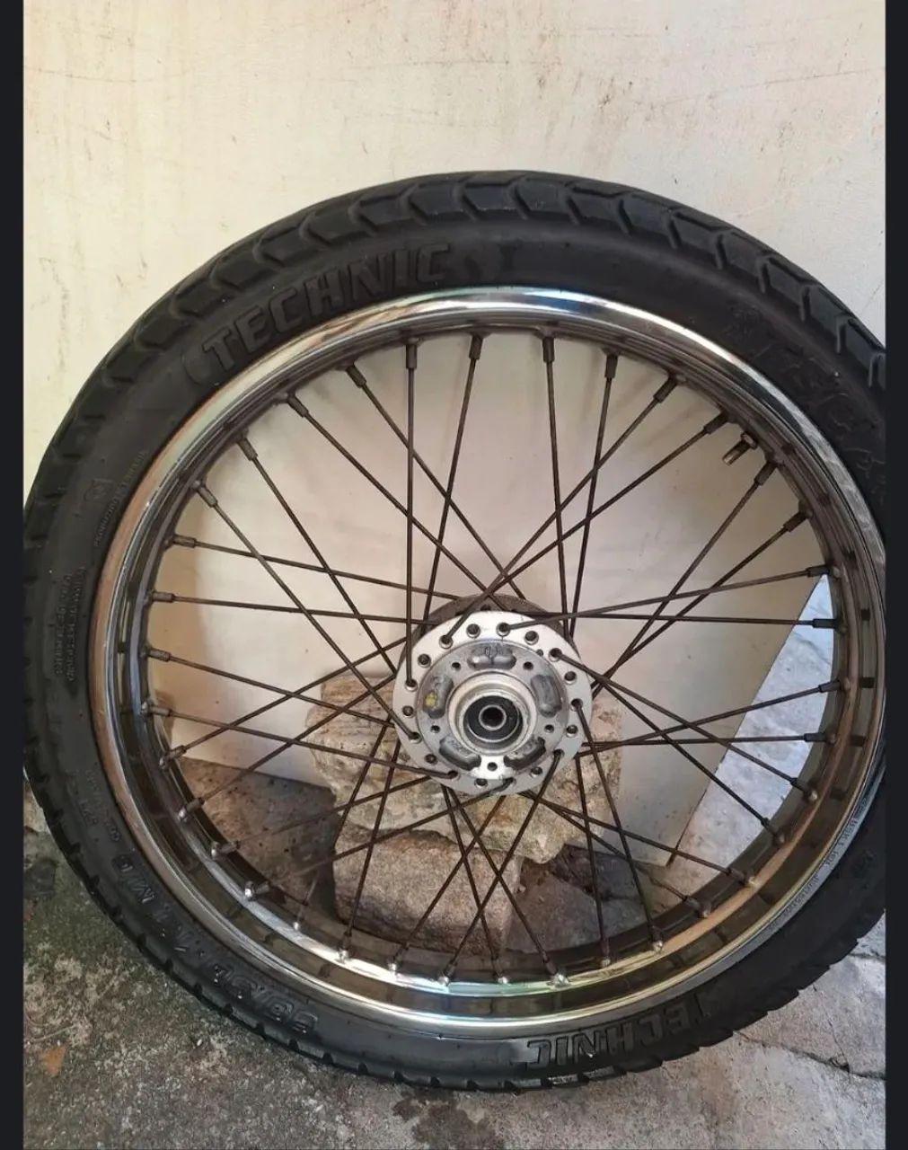Roda dianteira da bros 
