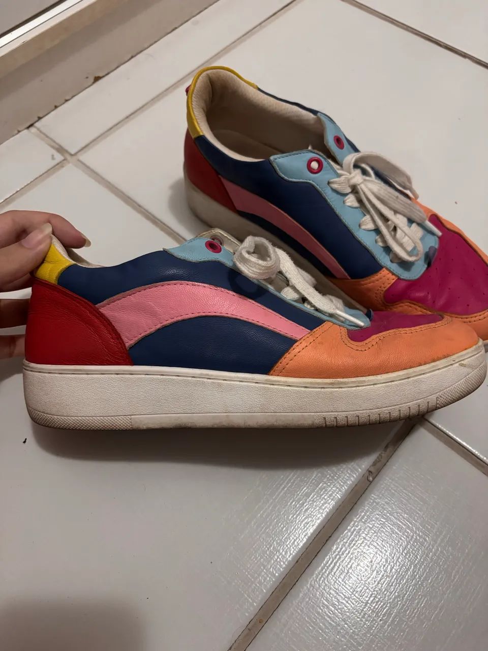 Tênis colorido