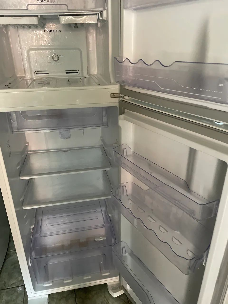 Vendo Geladeira Eletrolux