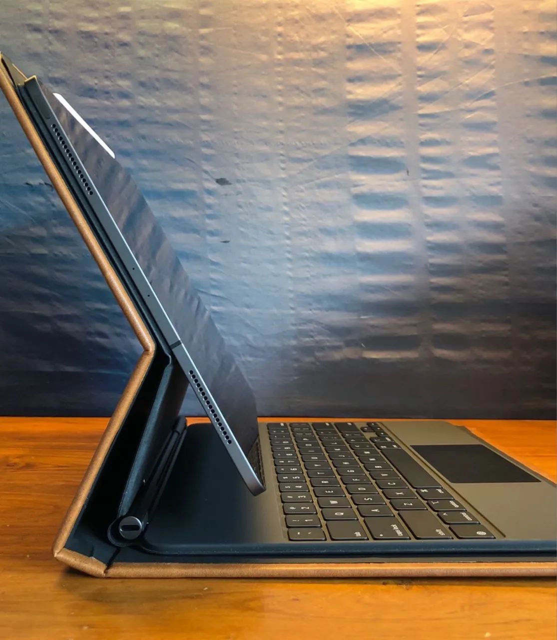 IPAD PRO 12.9 polegadas , 256 gb + teclado + capa de couro + carregador e cabo original - Foto 2