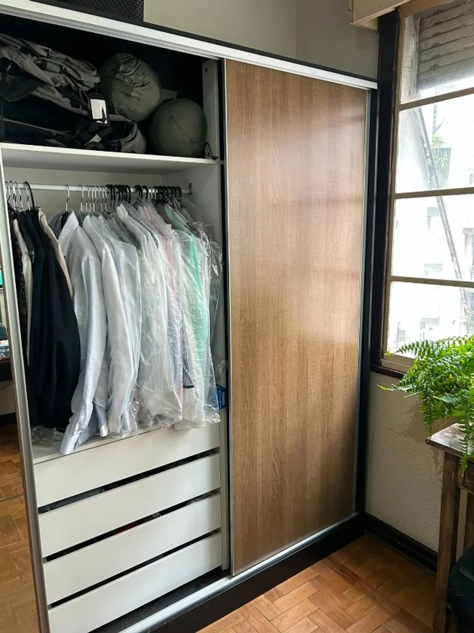 Guarda-roupas 3 portas, com espelho central - Foto 4
