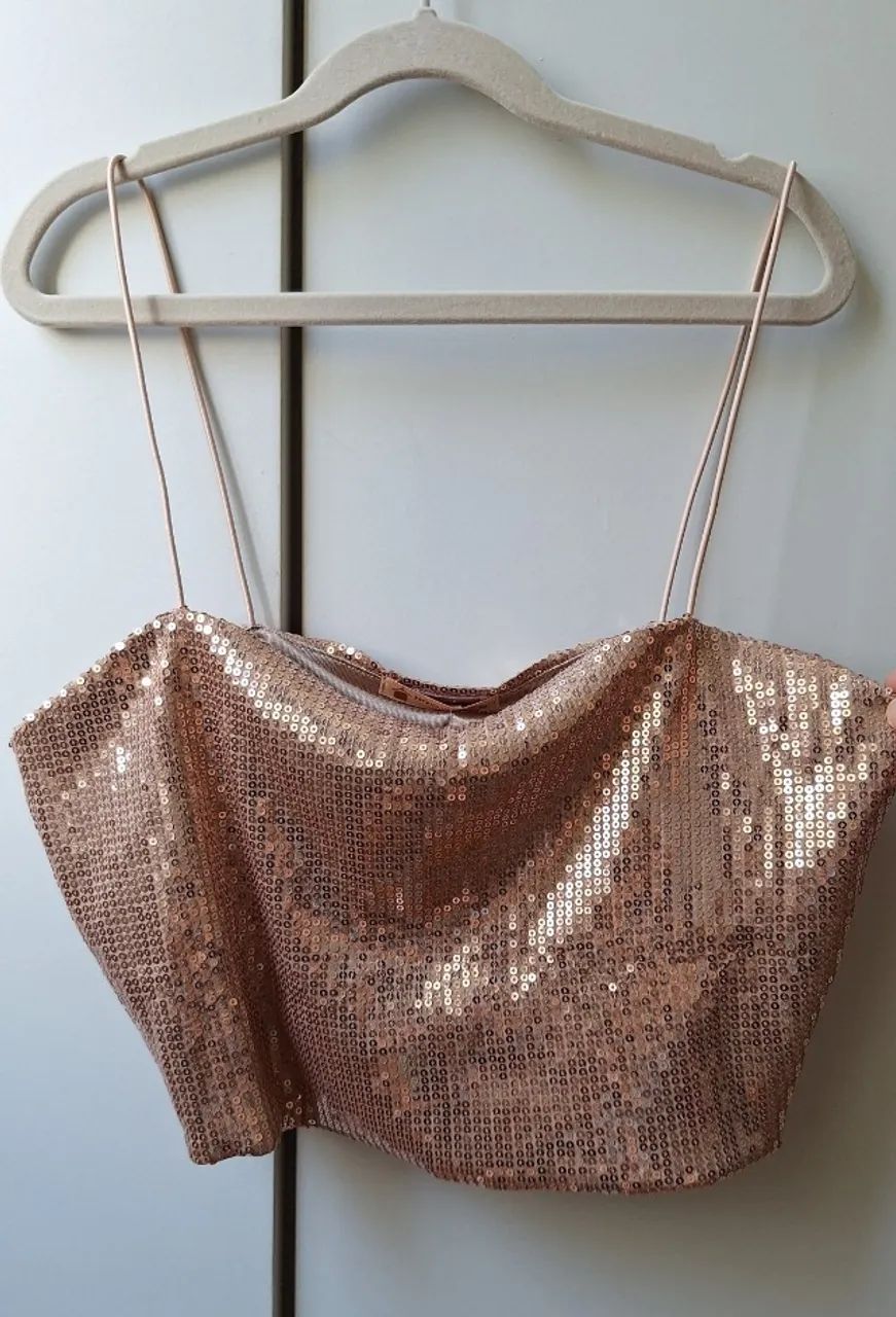 Cropped de paetês bege com dourado Nova Versão M