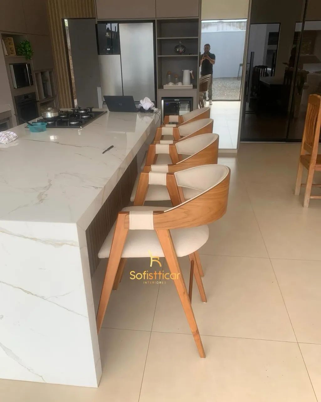 Banqueta moderna madeira resistente 