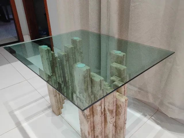 Mesa de centro de vidro e mármore