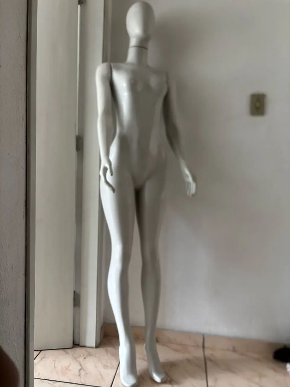 Manequim branco feminino 