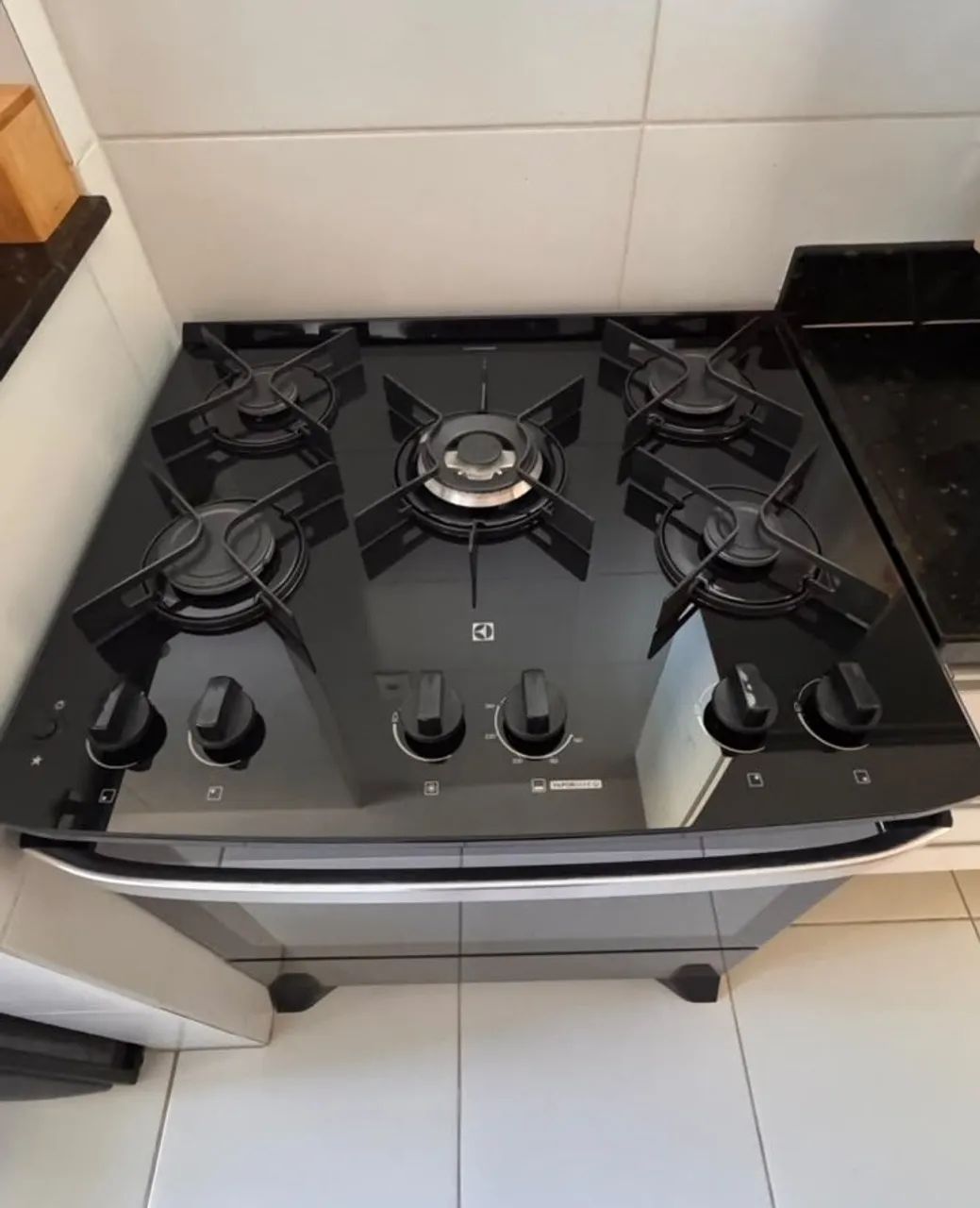 *Fogão* Preto Efficient Mesa de Vidro, PerfectCook e Grades de Ferro