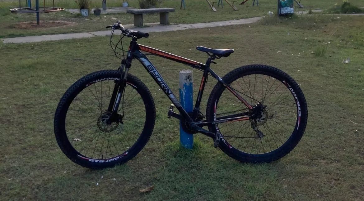 Bicicleta aro 29 byorn preta usada bem conservada 