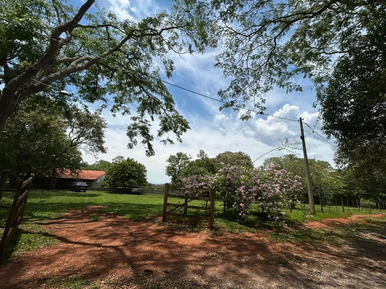 Vende sítio  em Itapetininga SP ou troca por imóvel  em São Paulo.   