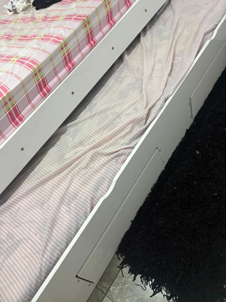 Cama de Solteiro Branca com Escrivaninha, Prateleiras e Gavetas. - Foto 5