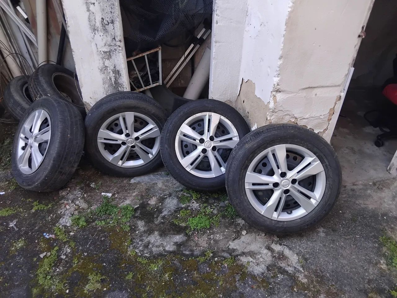 Pneu com rodas aro 16