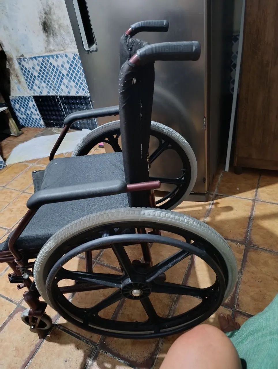 Vendo uma cadeira de rodas  - Foto 4