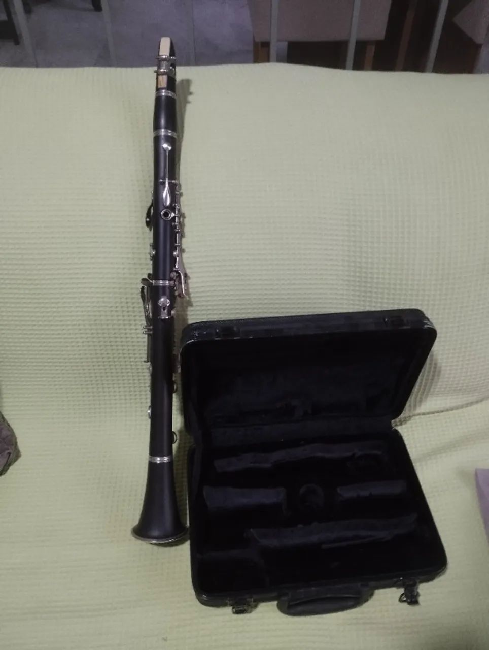 Clarinete Shelter Sib 17 chaves usado, com maleta e 9 palhetas - Foto 2