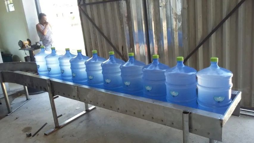Máquina de limpeza e envase de garrafão de águas com esteiras - Foto 3