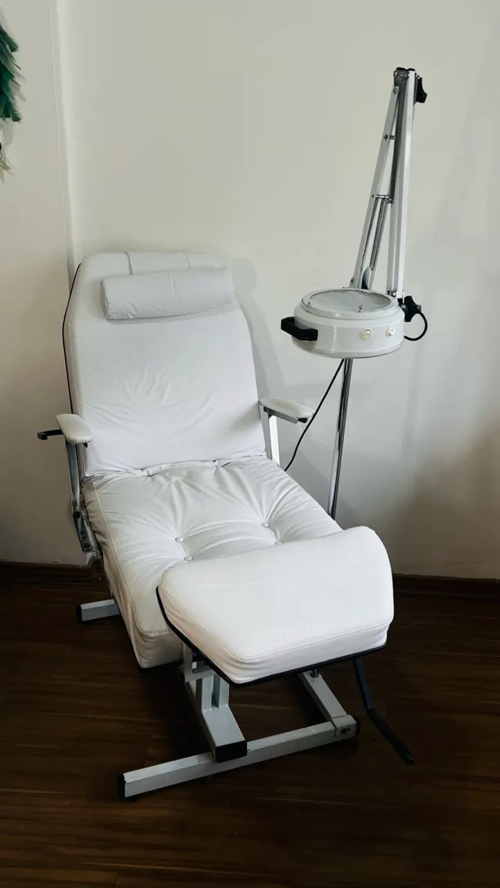 Maca/ cadeira podologia com luminária 