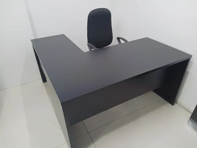 Mesa de escritório em L