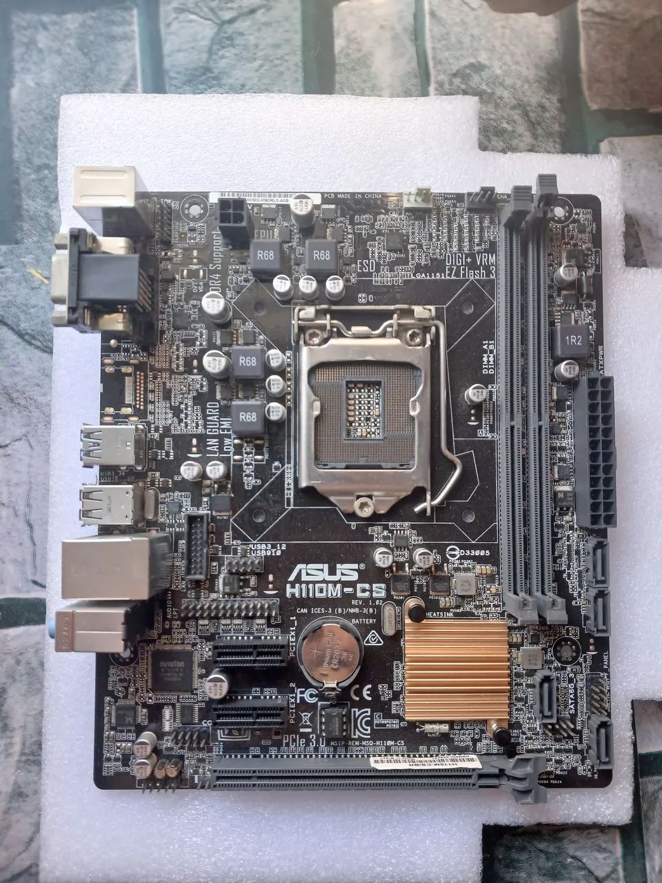 placa mãe asus h110m cs (com defeito)