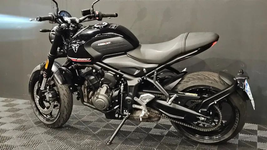 Triumph - Trident 660 - 2025 - Preta - Foto 2