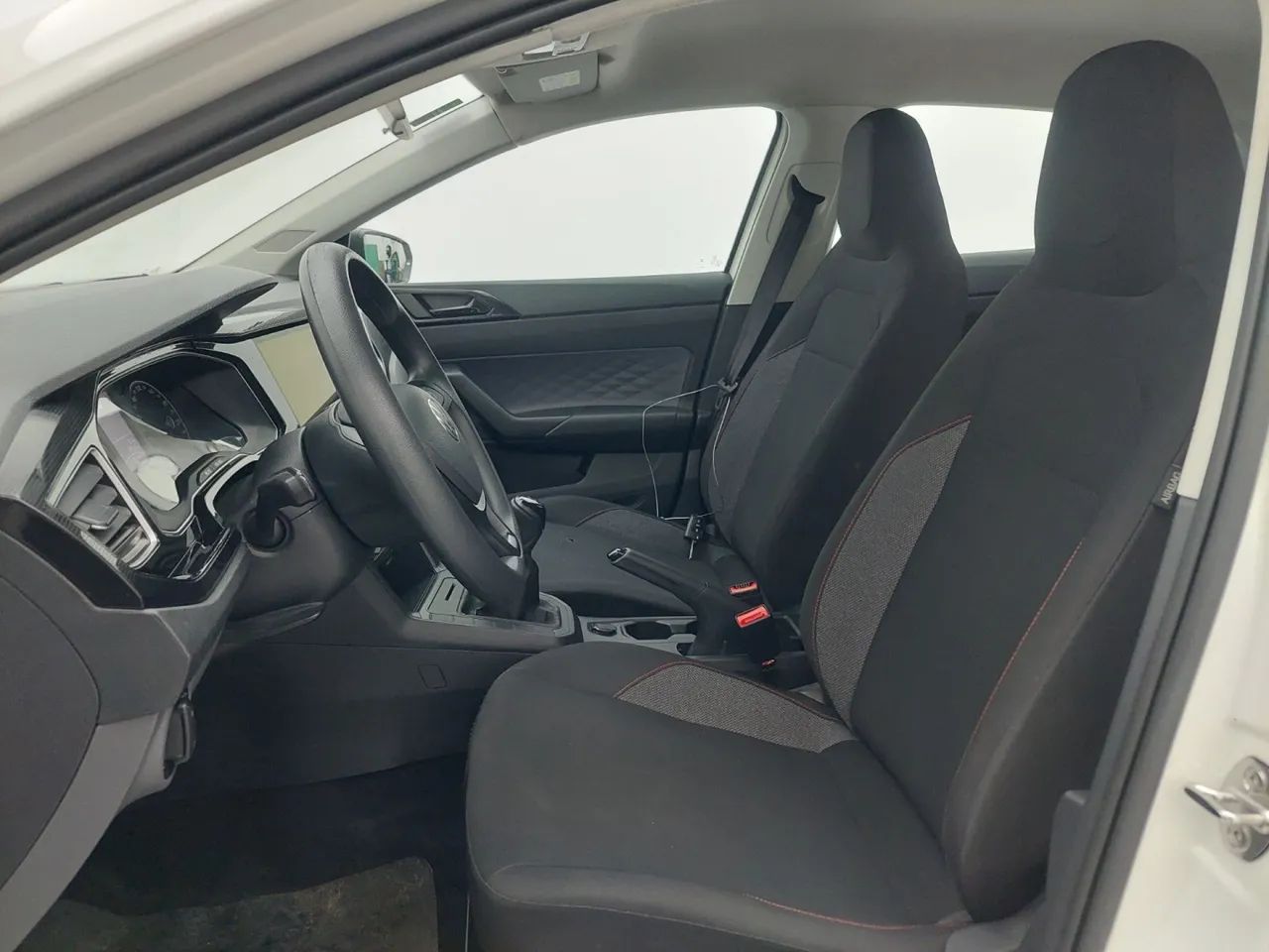 Volkswagen Polo Track 1.0 Flex 12V 5p, foto 16 de 18