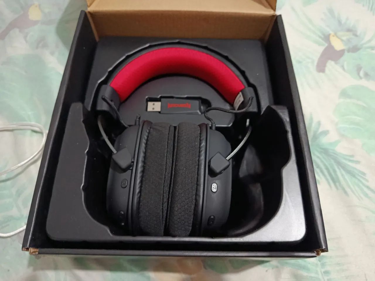Vendo ou Troco por Swhitch 2 PS5 2 controlado mais carregador original e headset Redragon  - Foto 5