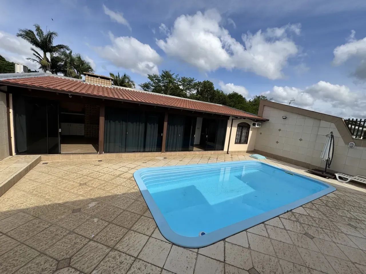Casa Ampla Com Piscina Próxima ao Centro de Criciúma - Foto 4