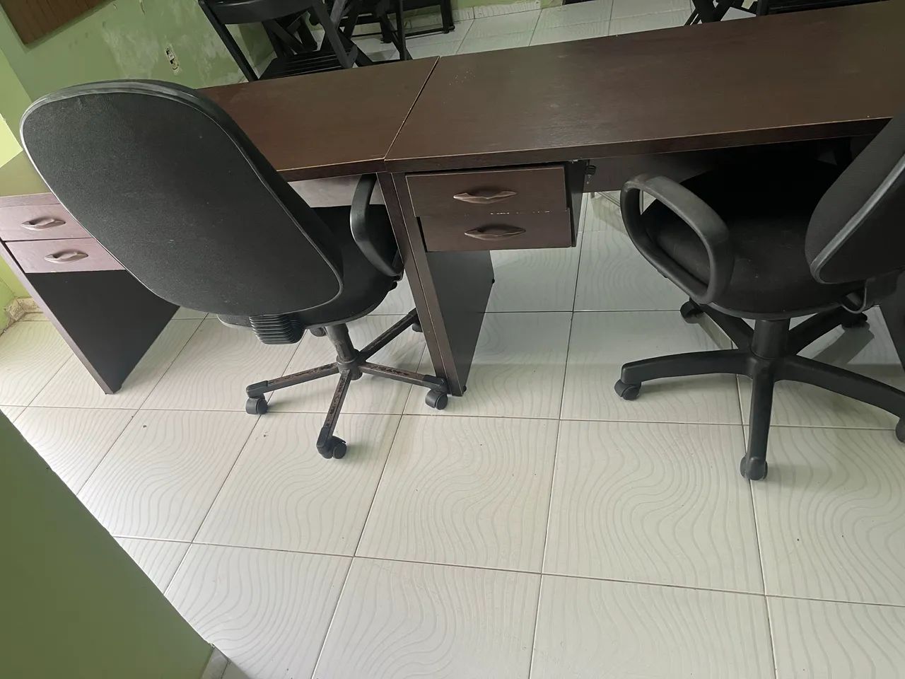 Mesas e cadeiras para escritório 