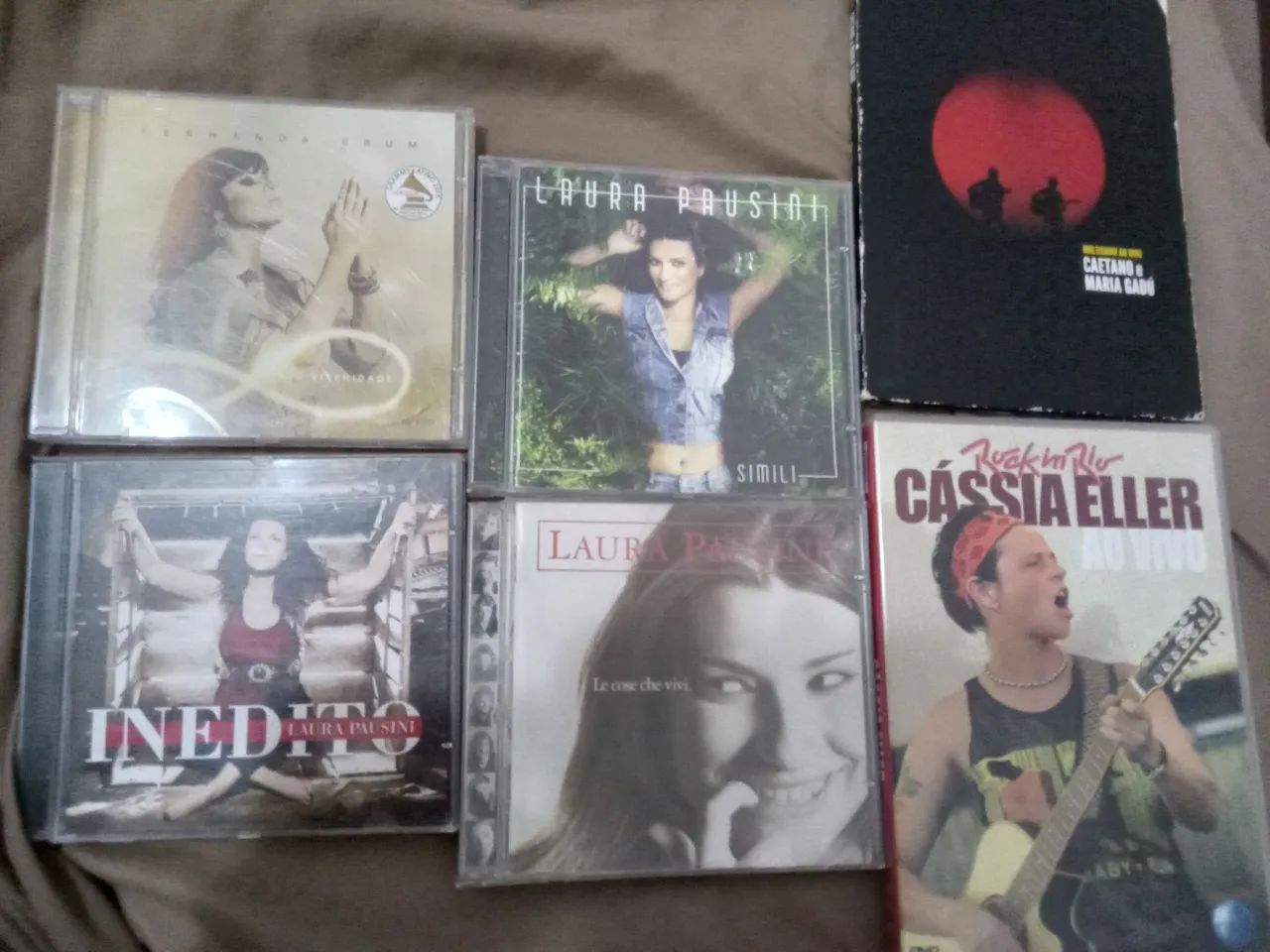 Cds e DVDs em ótimo estado, 10 cada