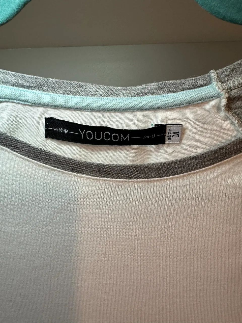 camiseta crooped youcom branca e cinza m - Foto 3