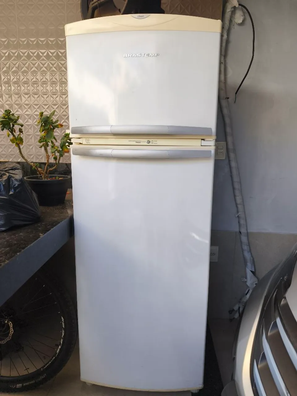 Geladeira Electrolux DC33 Super Freezer, 220V - Geladeiras e