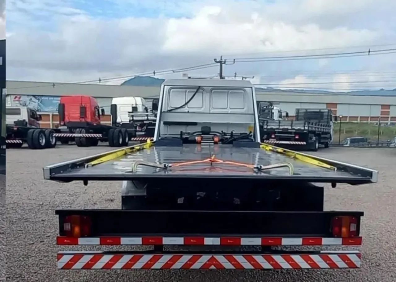 Ford Cargo 815 Plataforma 2012 - Foto 3