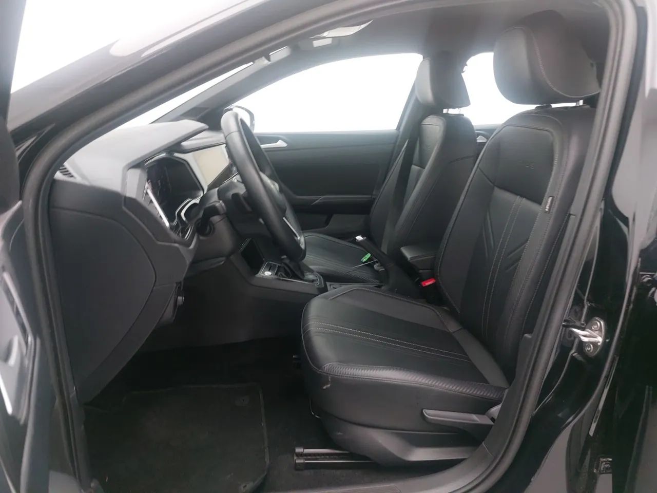 Volkswagen Nivus Highline 1.0 200 TSI Flex Aut., foto 16 de 18