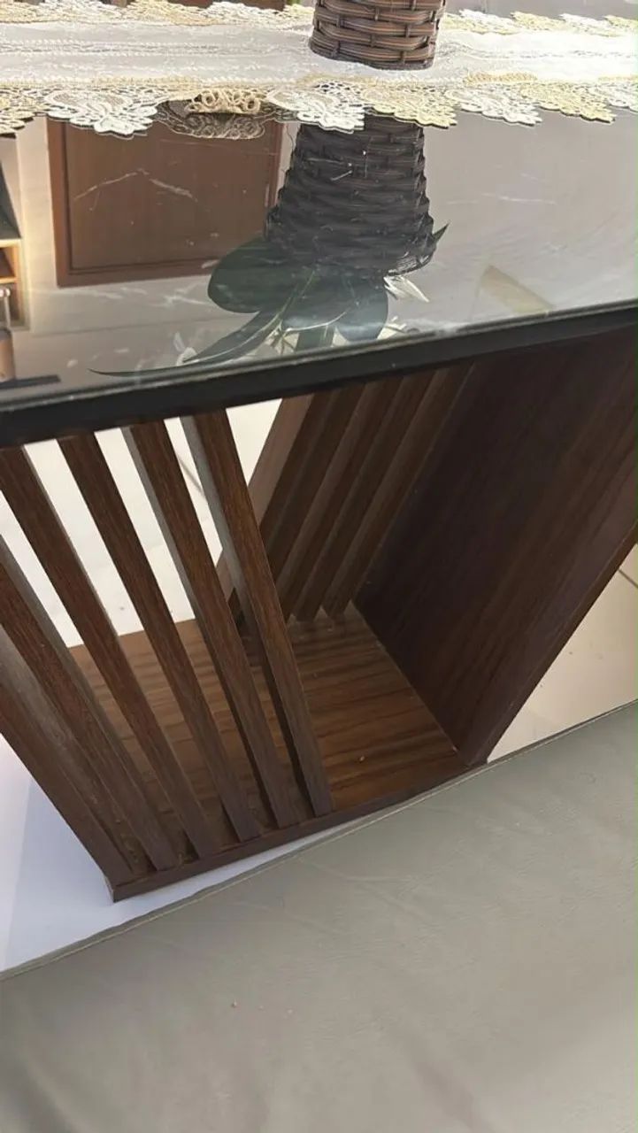 Mesa com base madeira e tampo de vidro laqueado  - Foto 3
