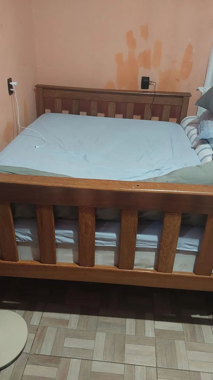Cama semi novo 