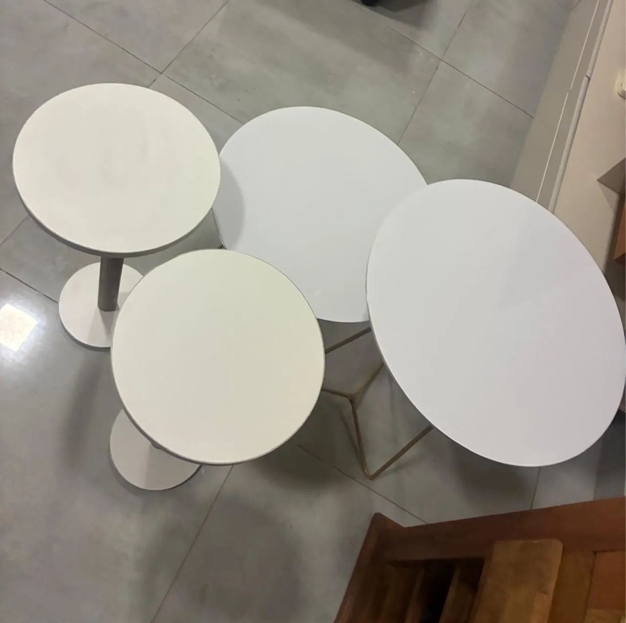 Conjunto Mesa de Apoio Redondas