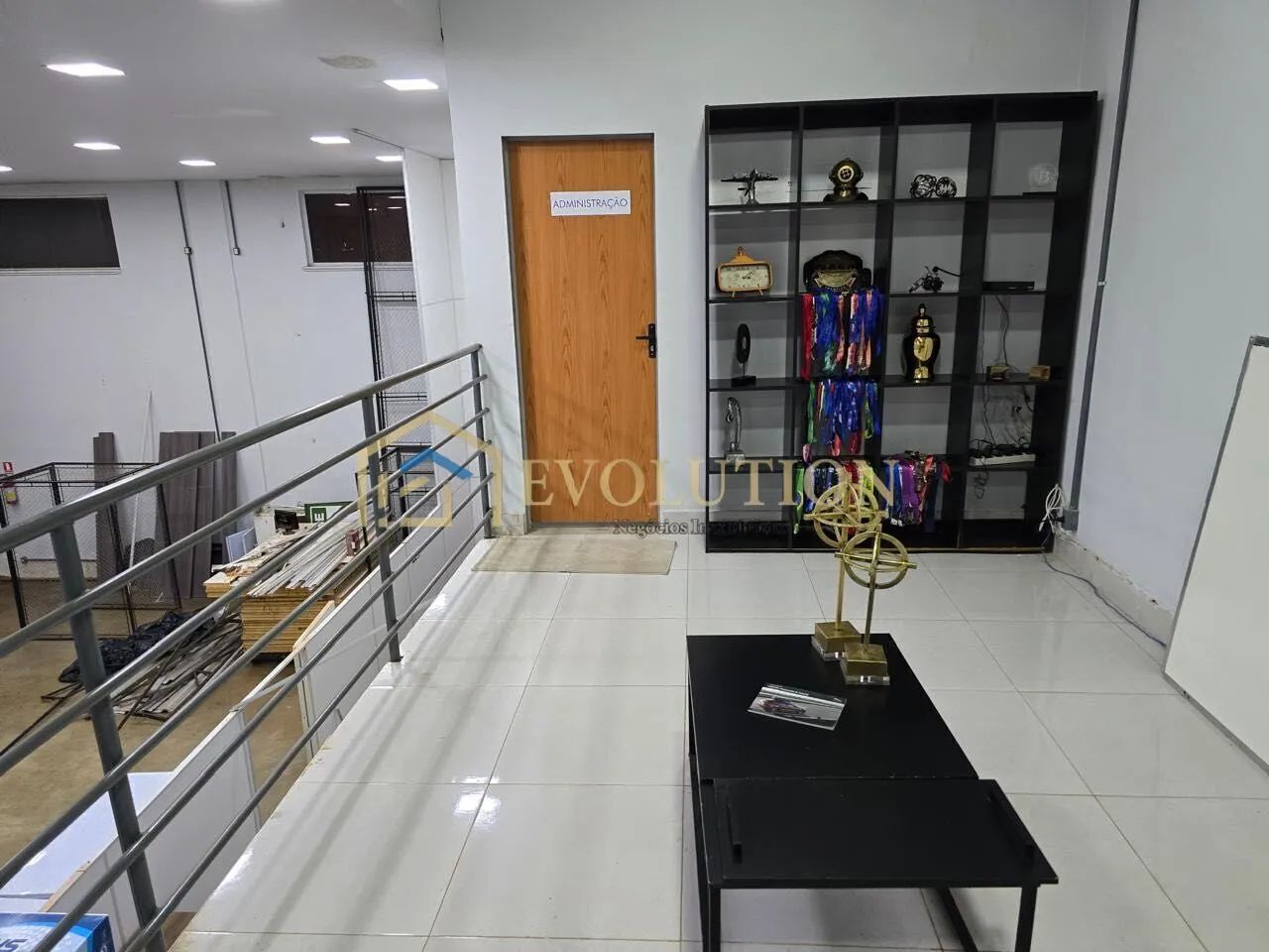 Aluga-se Galpão Comercial com Mezanino Mobiliado - Foto 5