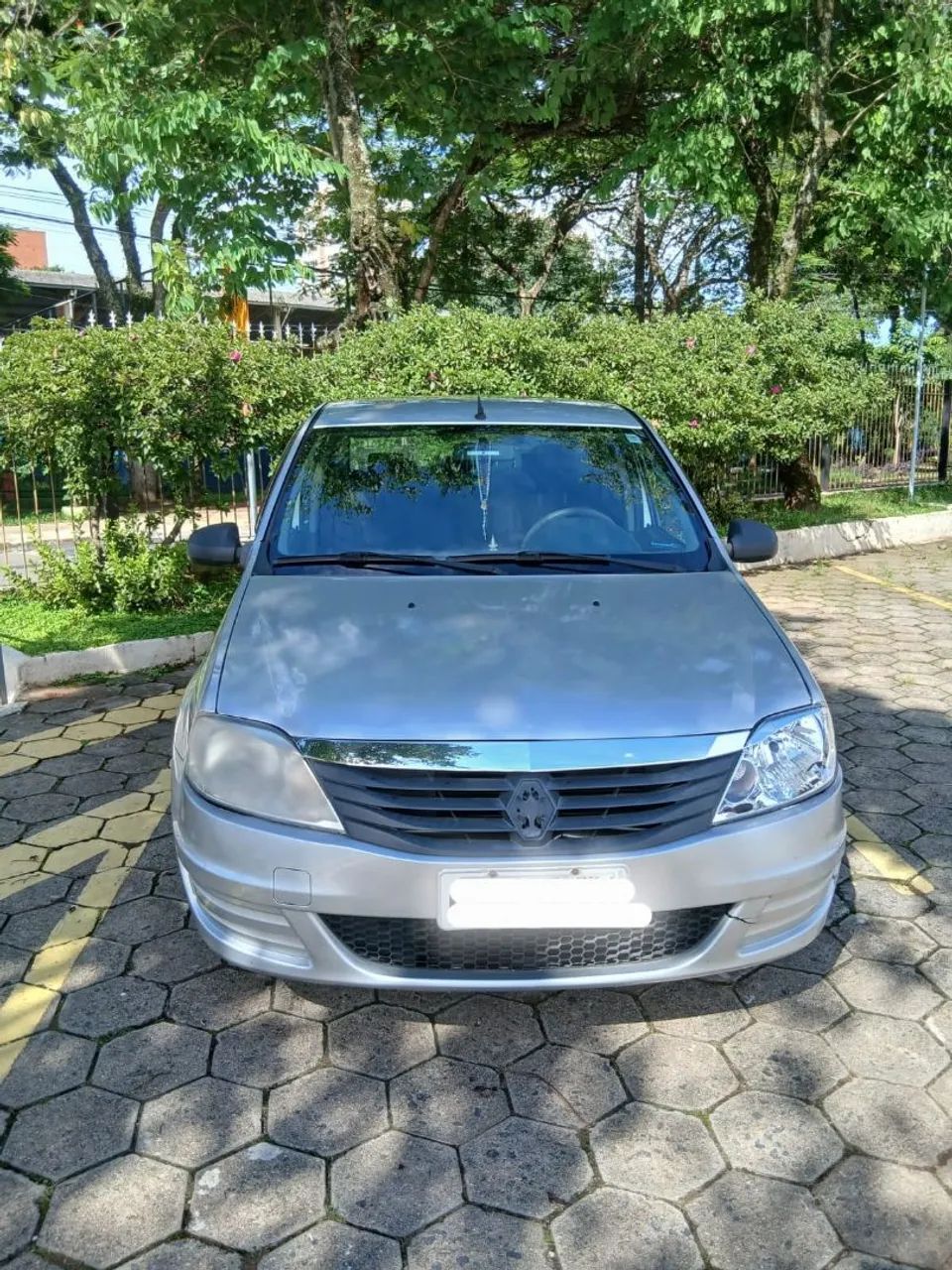 Renault Logan AUTHENTIQUE HI-FLEX 1.0 16V 4P 2011