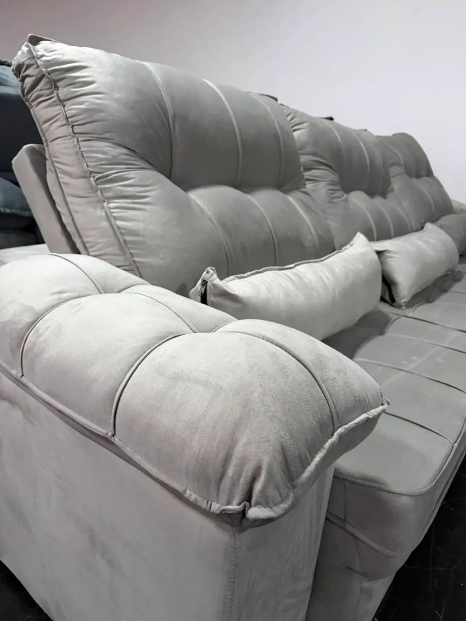 Lançamento sofá retrátil e reclinável 2.90 de Largura CONFORTAVEL  - Foto 3
