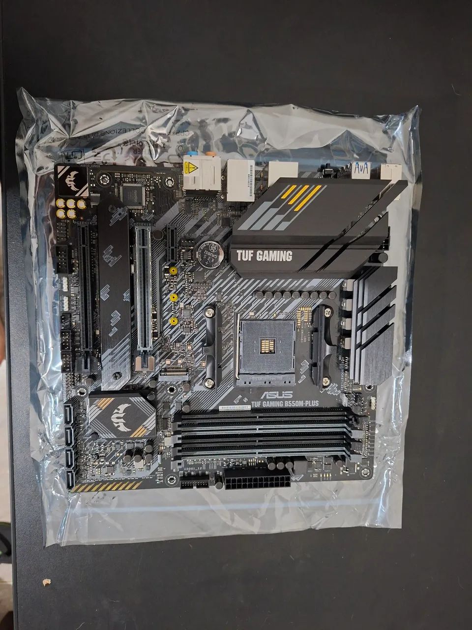 Placa mae nova sem uso TUF Gaming B550M - Foto 3