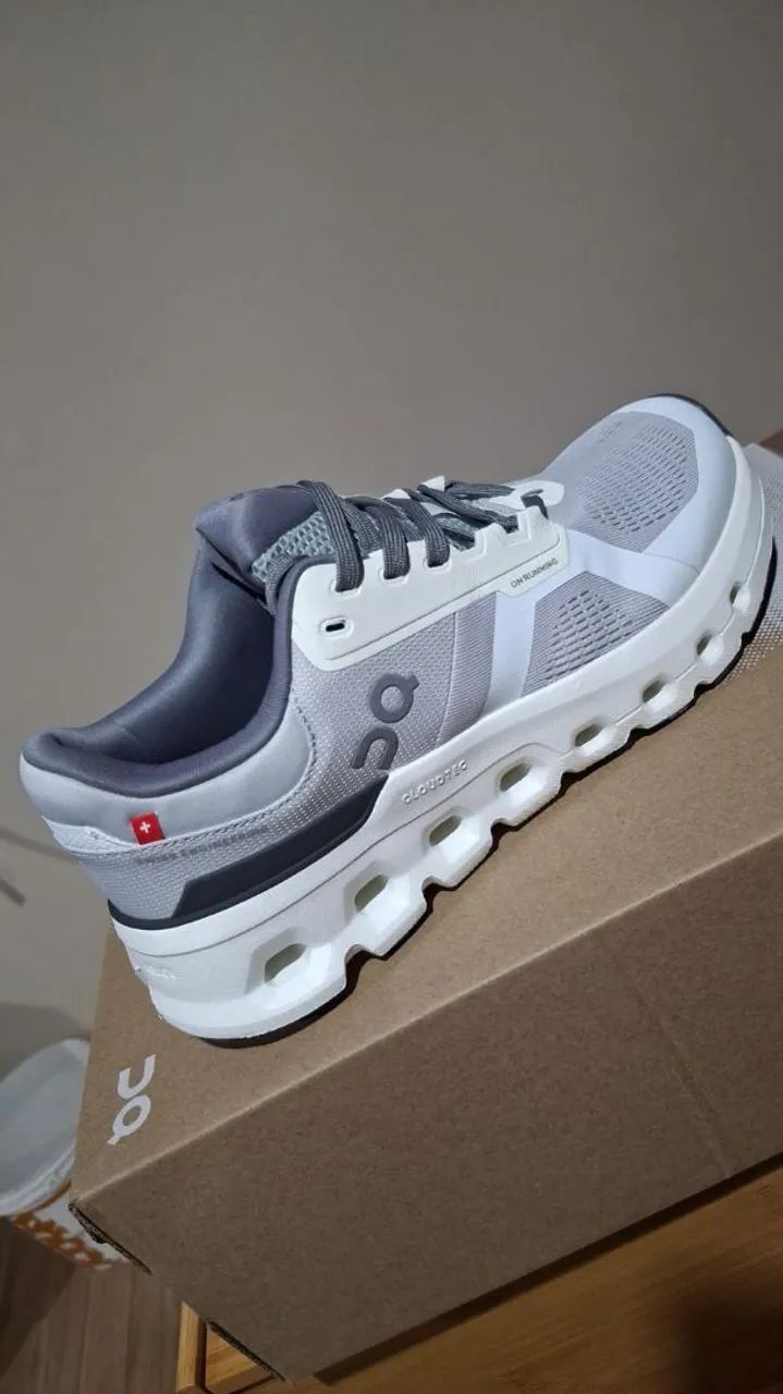 Tênis On Running Cloudrunner 2  - Foto 2