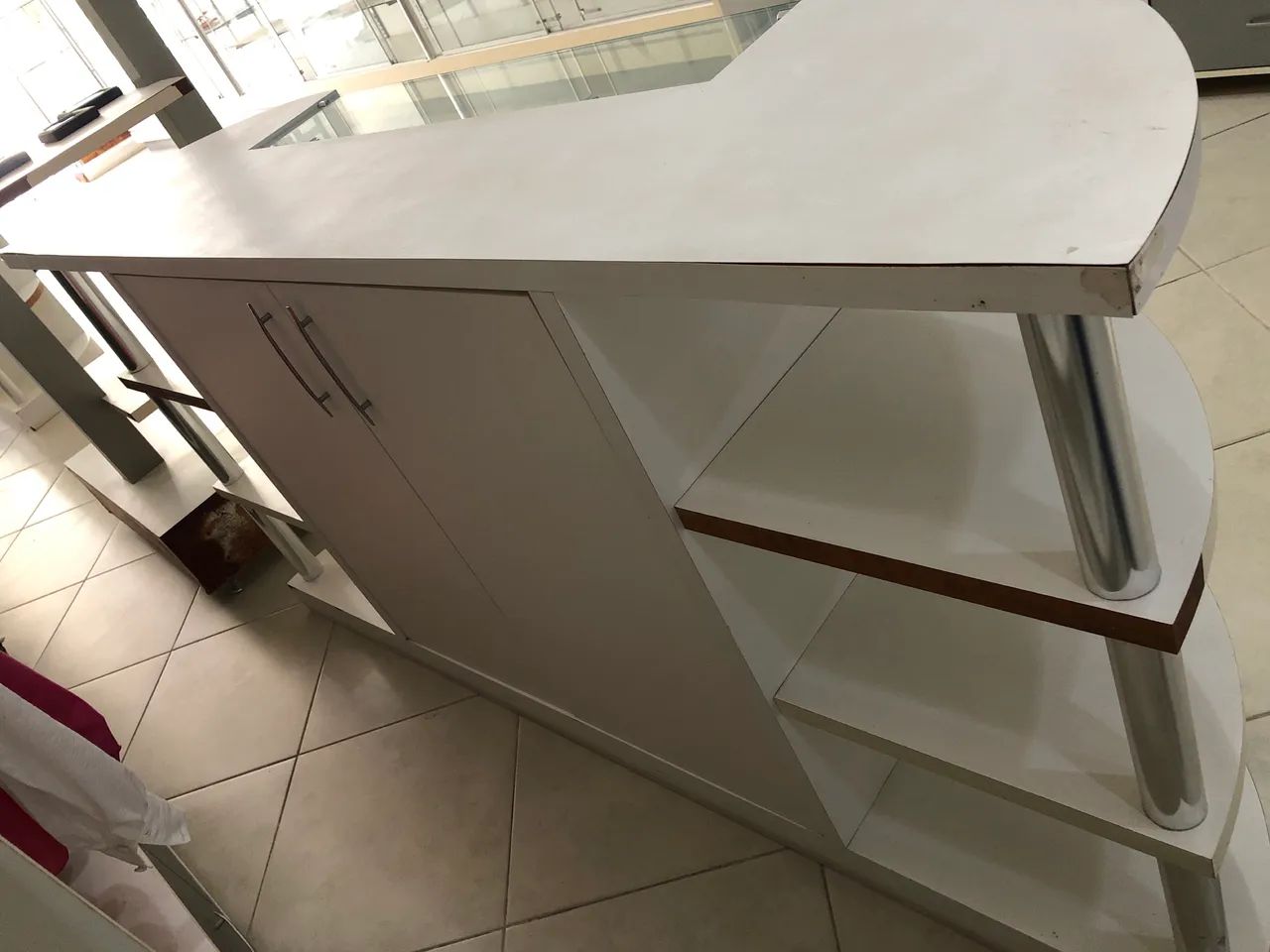 Balcão MDF com vidro - Perfeito estado | Ideal para loja, salão ou recepção - Foto 4