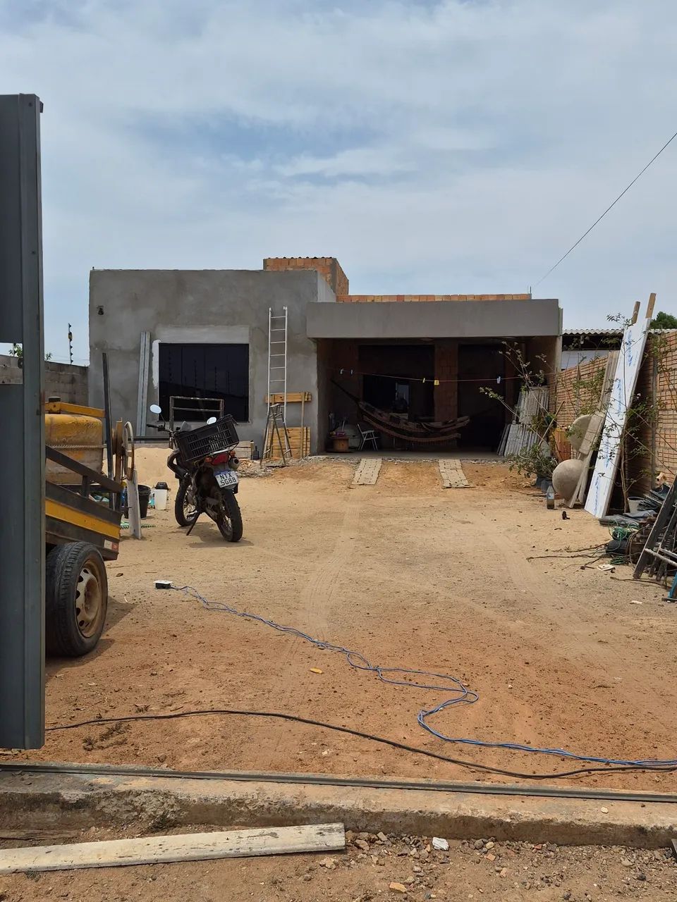 ? CASA À VENDA 