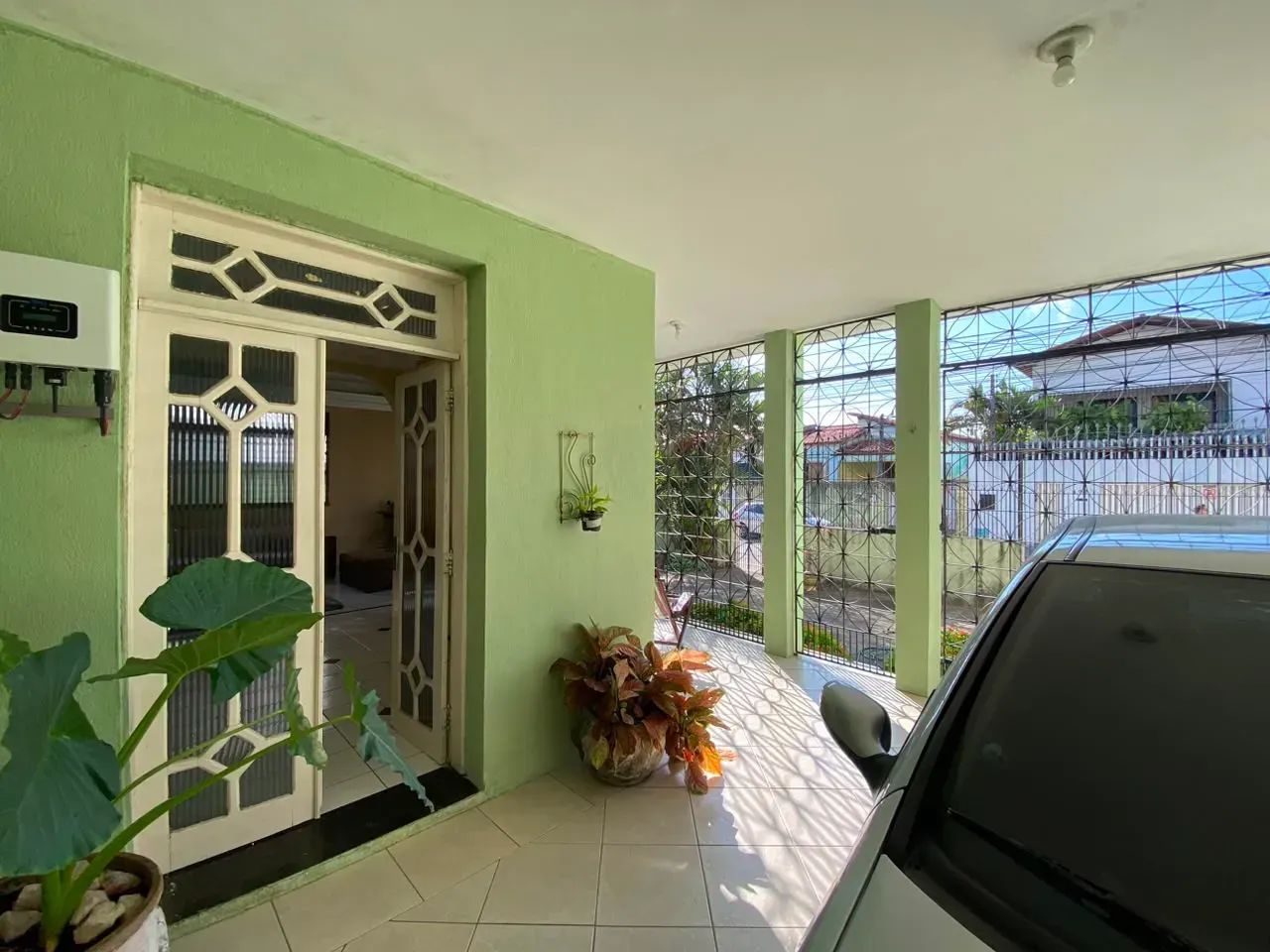 Super Casa com 5 suítes, 8 vagas, no melhor do Parque Araxá - Foto 2