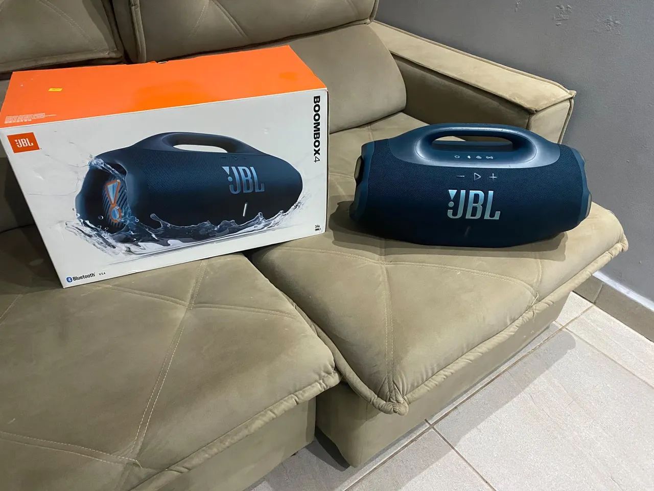 JBL boombox 4 