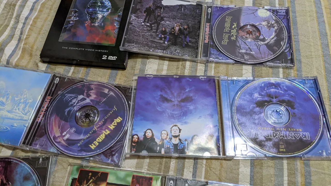 Coleção Iron Maiden - CDs e DVD - Foto 3