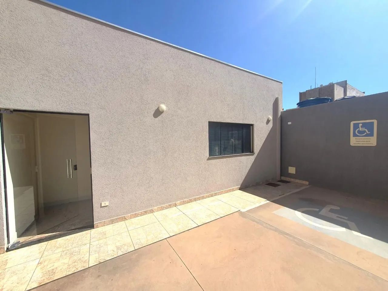 COMERCIAL - TÉRREO- CENTRAL - COM ESTACIONAMENTO - Foto 4