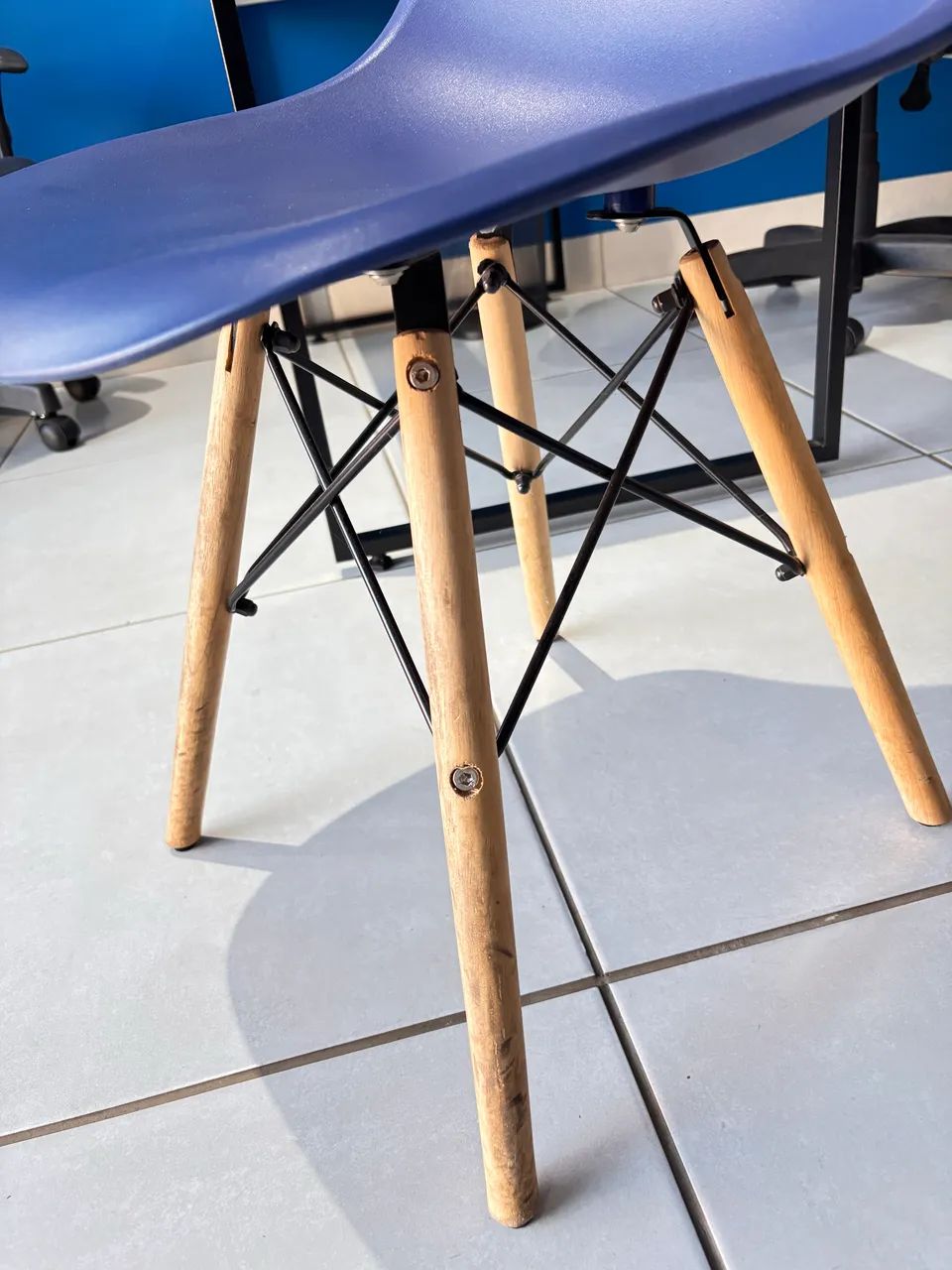 Cadeira Eames - Azul/Madeira 
