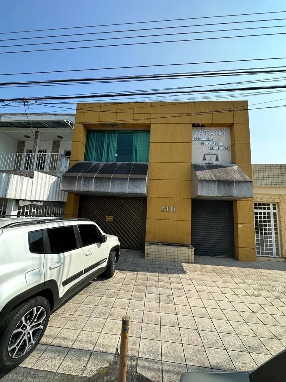 Ponto Comercial. Atrás da igreja. Praça 14.