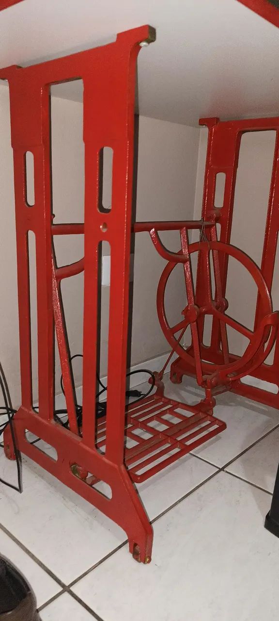 Mesinha de pé de máquina  - Foto 2