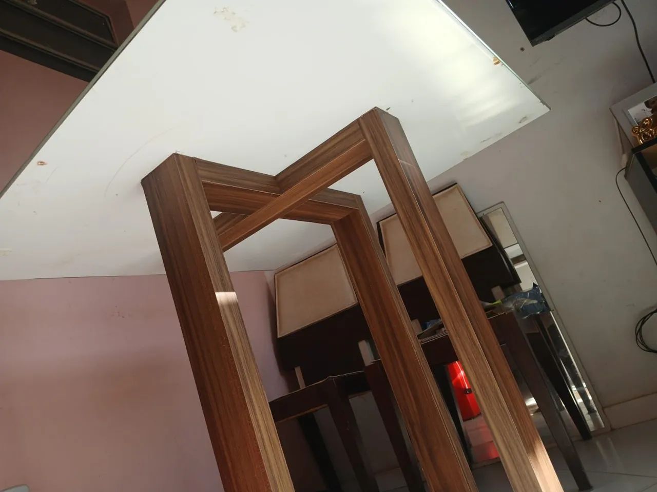 Mesa com tampo de vidro 