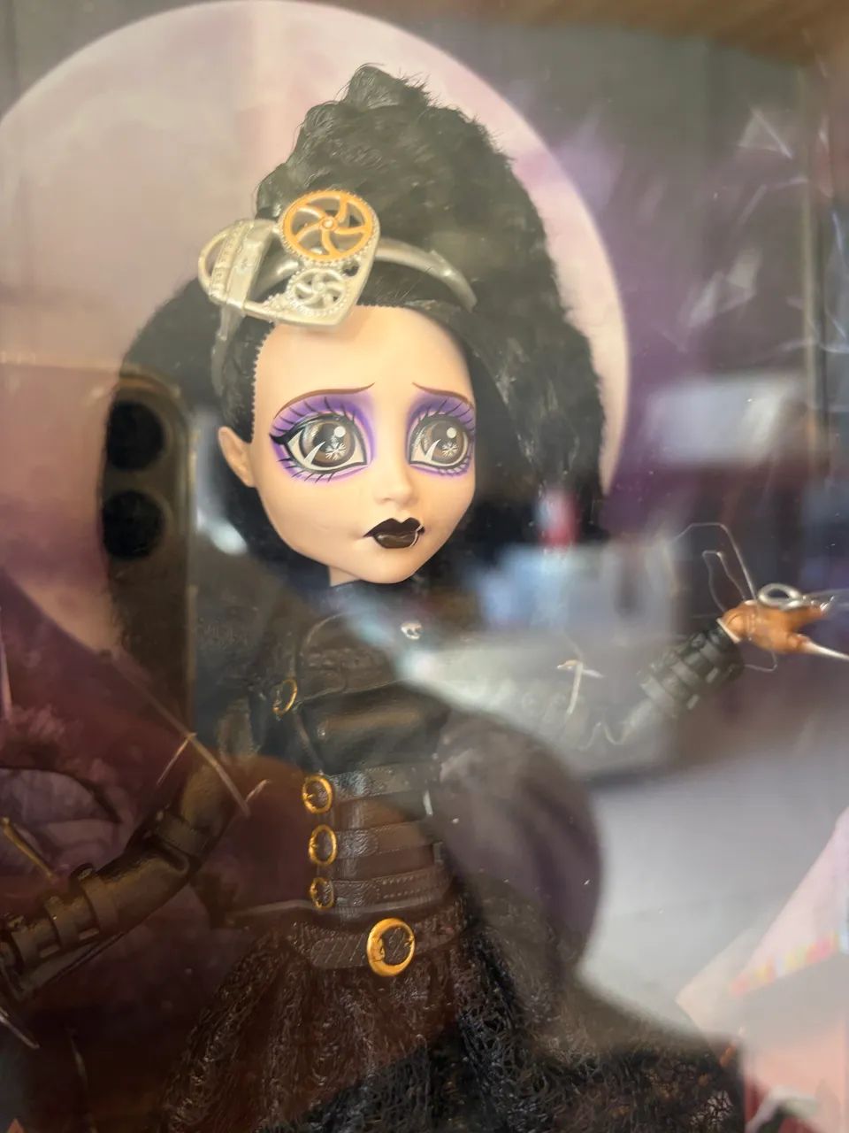 Boneca Monster high Skullector Edward Scissorhands mãos de tesoura  - Foto 3